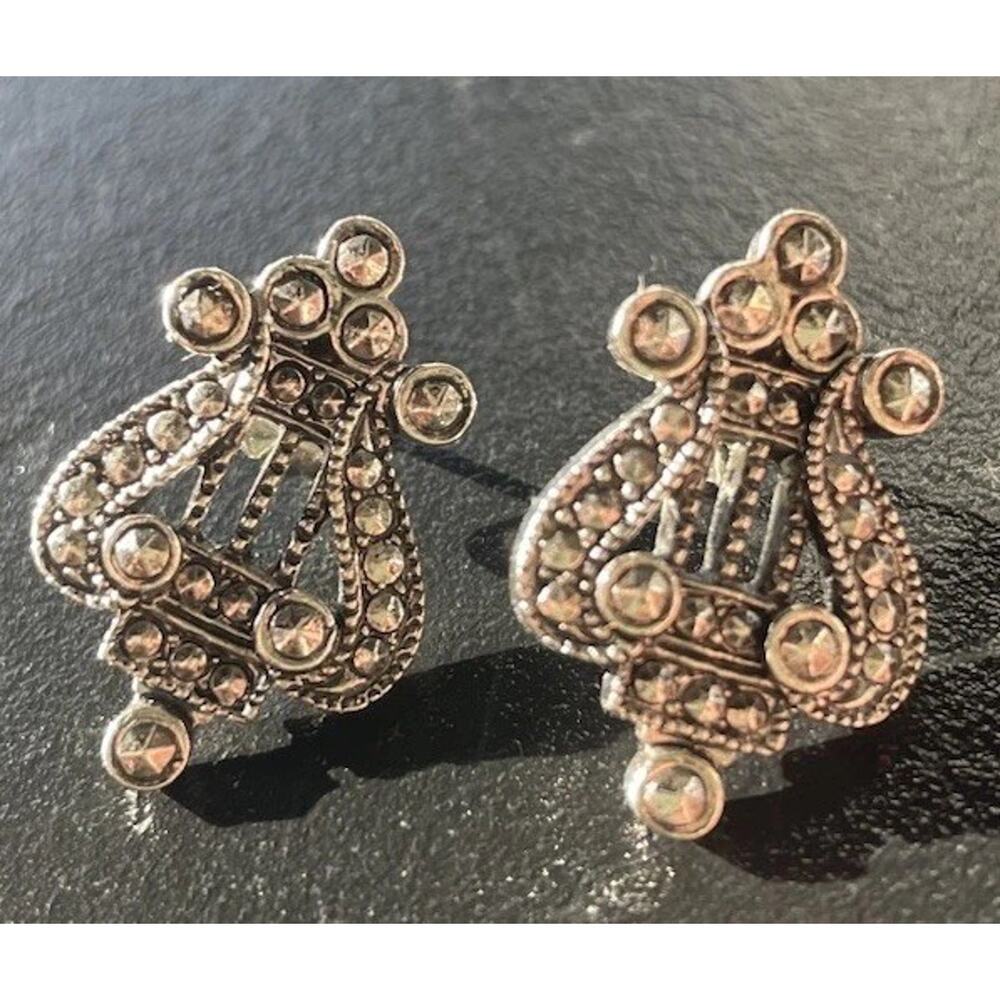 Avon VIntage 1992 Art Deco Harp Shaped Lyre Pierced Earrings